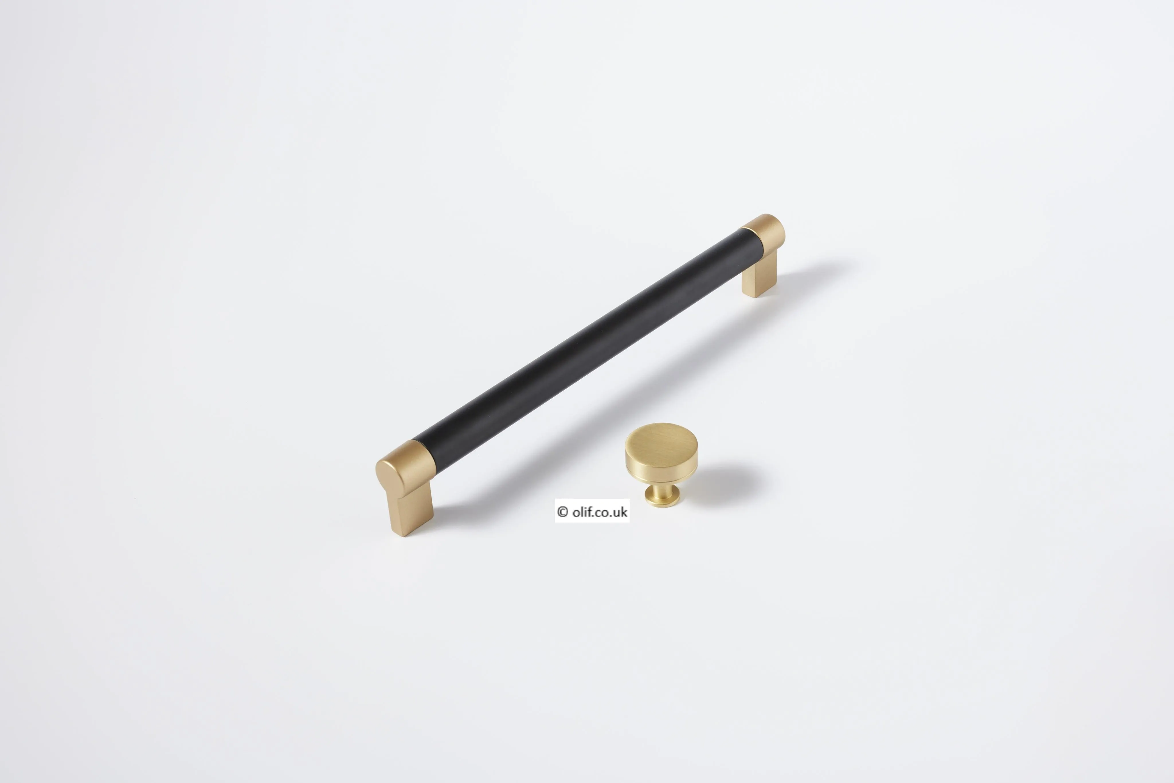Olif Cabinet D Handle Mix & Match, Matte Black/Gold