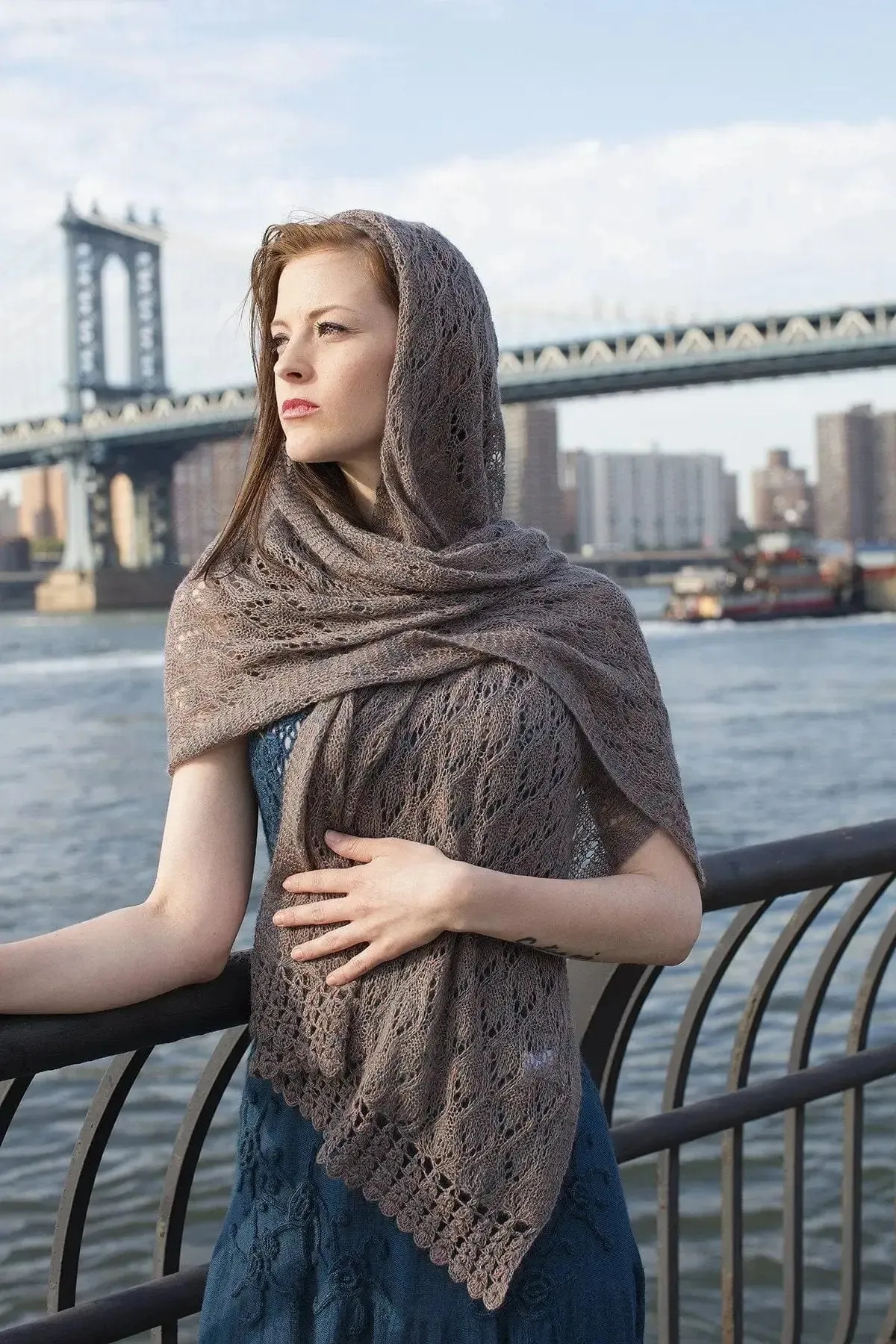Yuri Woman Shawl Qiviuk